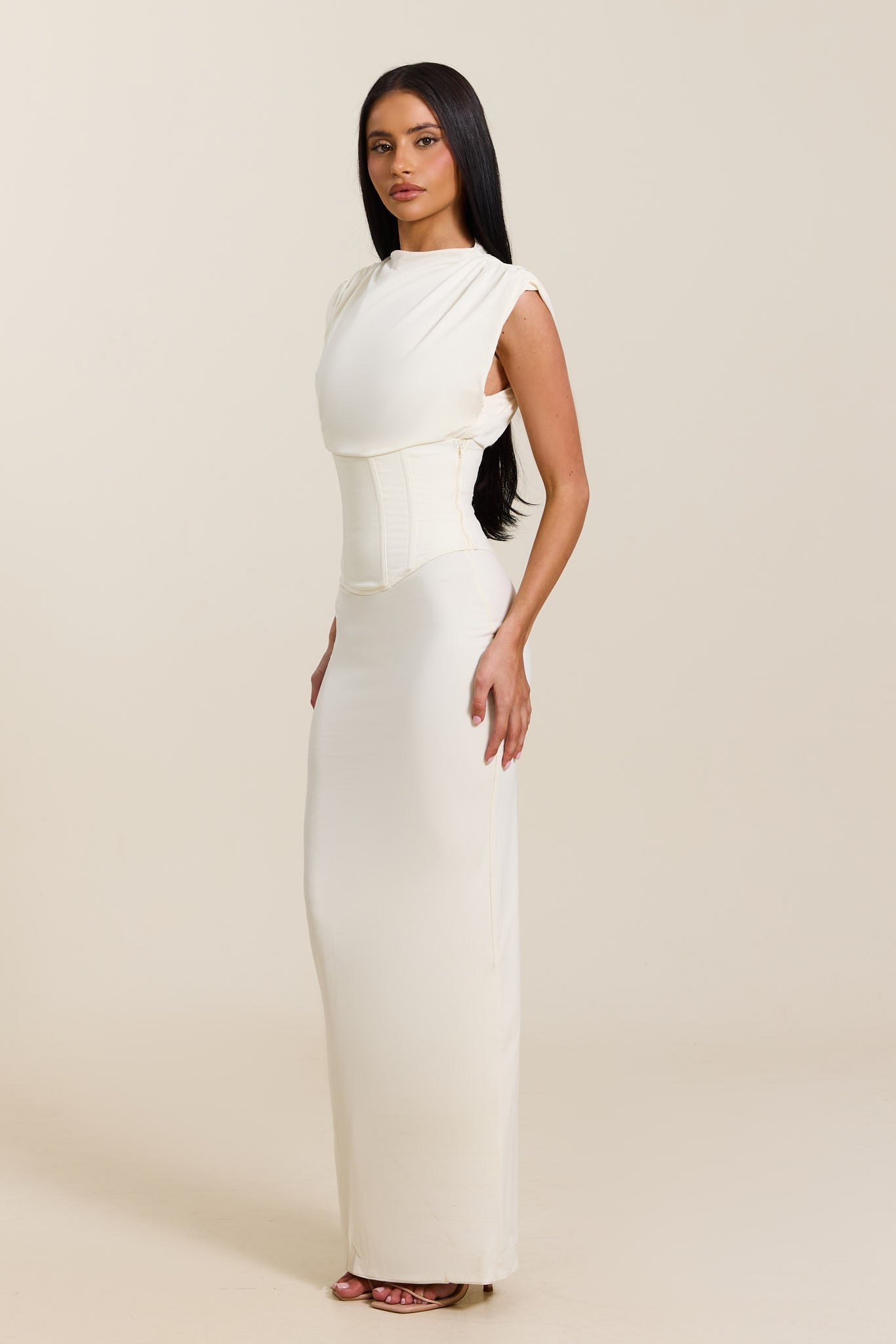 17-03-26-Outfit37_147107.jpg?v