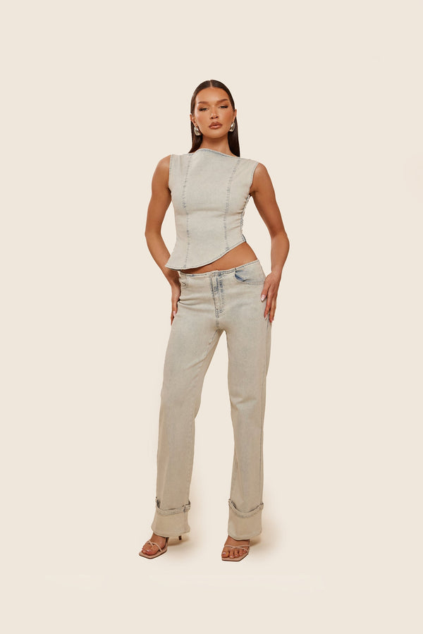 The Mika Set in Light Wash - Jeans