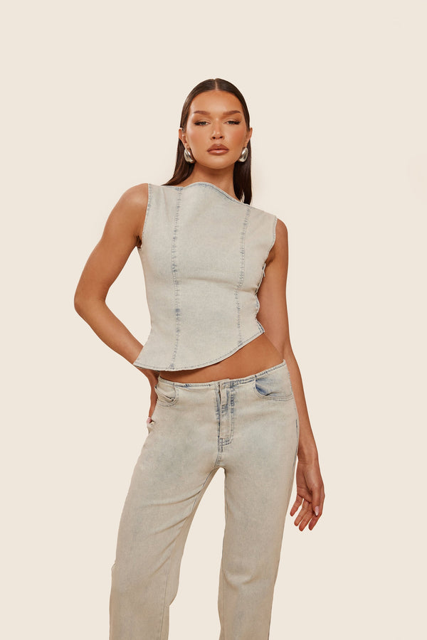 The Mika Set in Light Wash - Jeans